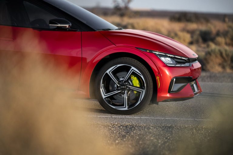 Los kilómetros de más que puede hacer un coche eléctrico con un neumático apropiado
