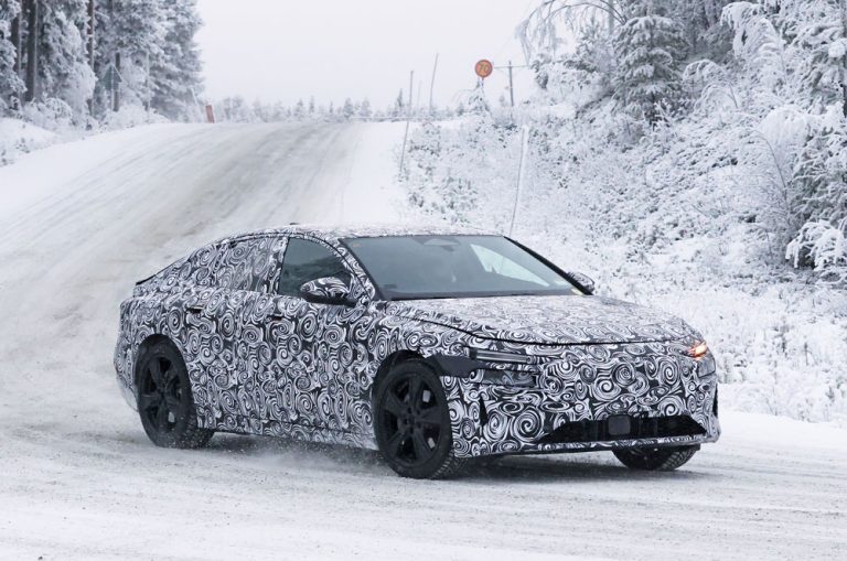 El Audi A6 e-tron ya tiene cara y ‘ojos’
