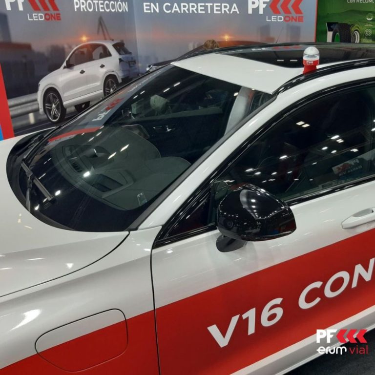 Al habla con la DGT; a partir de este día serán obligatorias las balizas V16