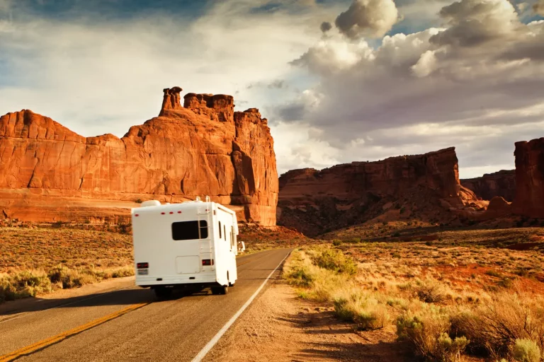 Las mejores rutas para hacer con tu camper este verano