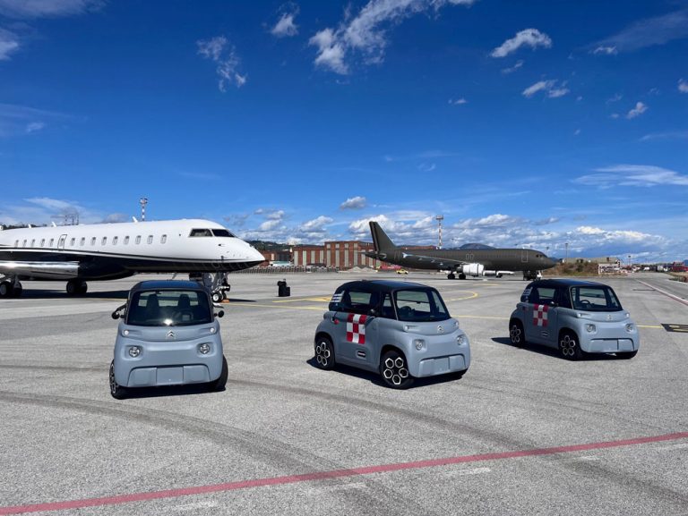El Citroën Ami se mueve muy a gusto entre ‘gigantes’