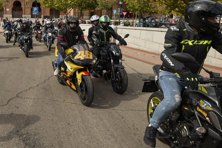 Motoristas y fumadores: En este detalle os vais a parecer en un futuro próximo