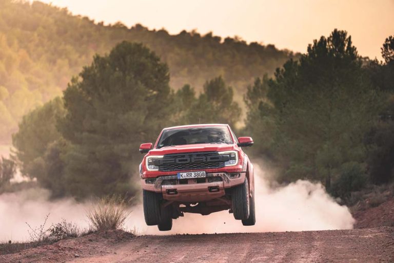 Probamos el nuevo Ford Ranger Raptor. Hasta el fin del mundo
