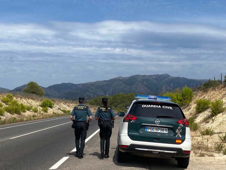 La Guardia Civil de Tráfico no respeta las normas que a ti te exigen con sus nuevos coches
