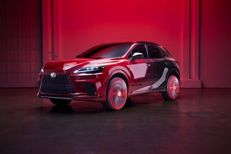 El Lexus RX lo apuesta todo al rojo