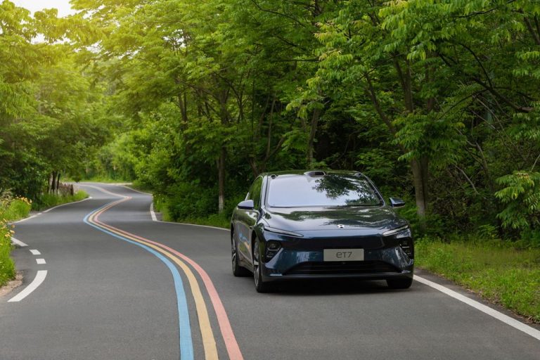 Nio, el fabricante chino de automóviles eléctricos, suspende la producción al aumentar los casos de COVID
