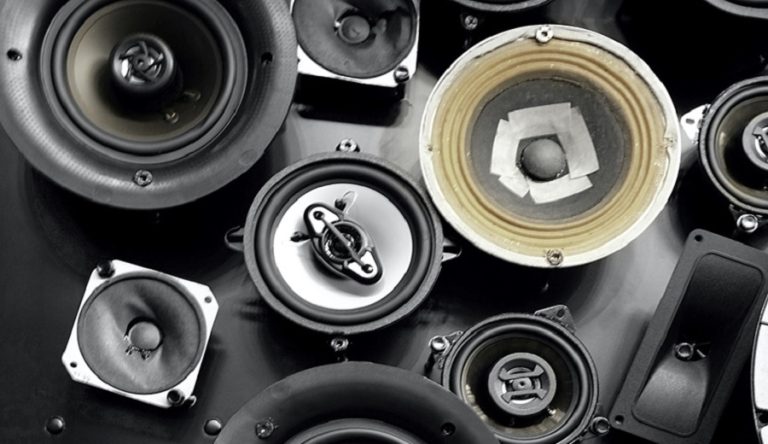 ¿Qué debo saber antes de comprar mis parlantes de auto?