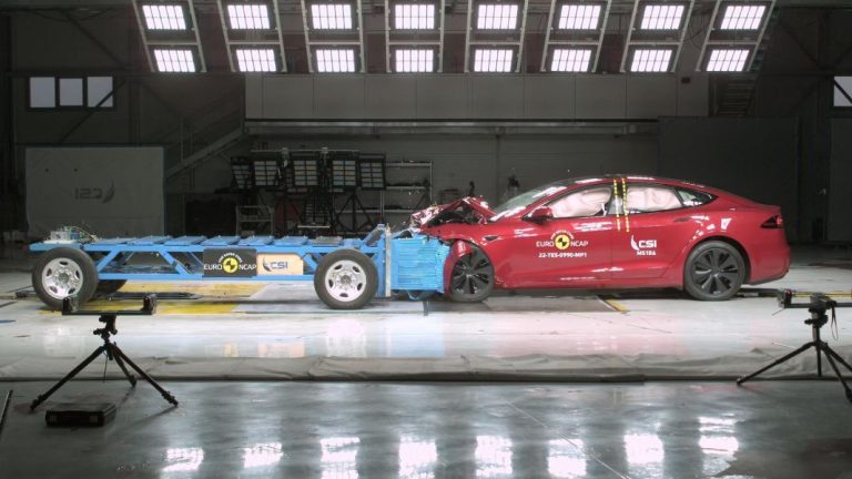 ¿Sabes cada cuantos kilómetros un Tesla sufre un accidente?