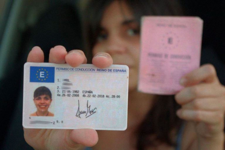 El Parlamento Europeo ‘mete mano’ en las autoescuelas y en tu carnet de conducir