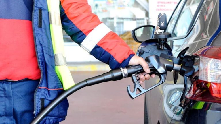 Nueve pequeños gestos con los que ahorrarás mucha gasolina