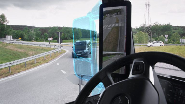 Según la DGT ¿Qué retrovisores son obligatorios en tu coche?