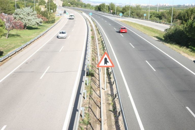 Si abusas de este carril te enfrentas a una multa de 200 euros de la DGT
