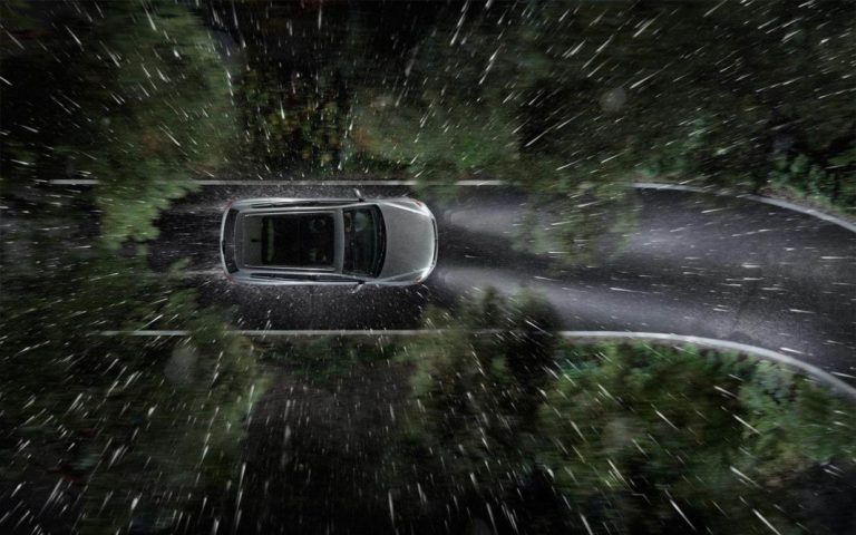 Ya llueve, las cosas que debes tener en cuenta en tu coche