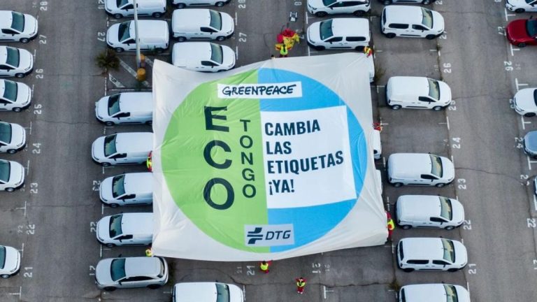 La DGT avisa: esto es lo que ocurre en 2023 con los coches con etiqueta A, B y C