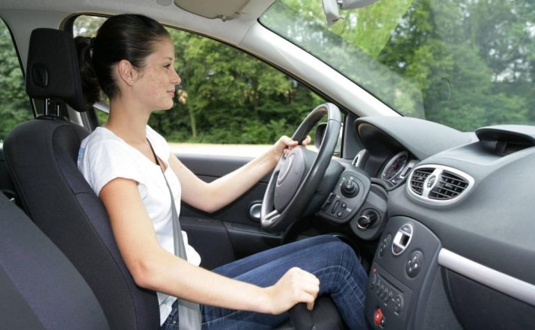 Coches clásicos: ¿son obligatorios los cinturones de seguridad en los asientos traseros?