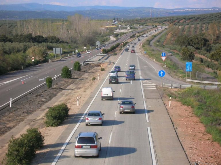 Solo en estos casos se puede adelantar por la derecha