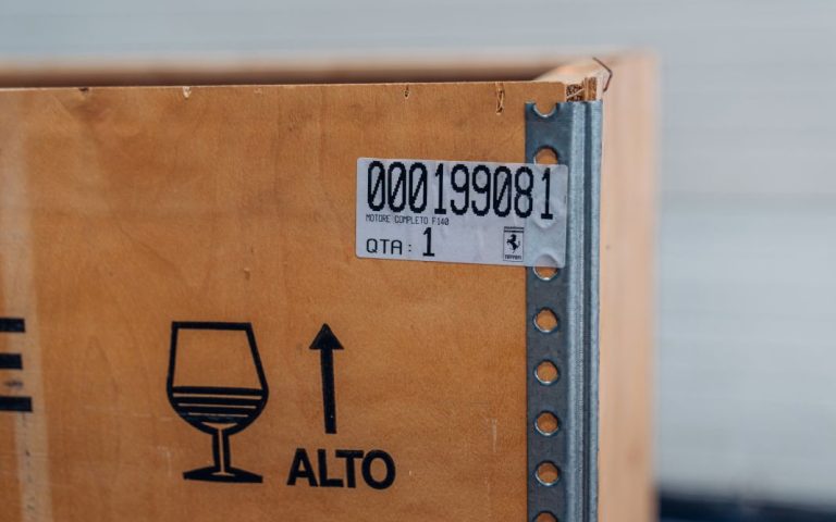 RM Sotheby’s saca a subasta el motor de un Ferrari Enzo… en su caja