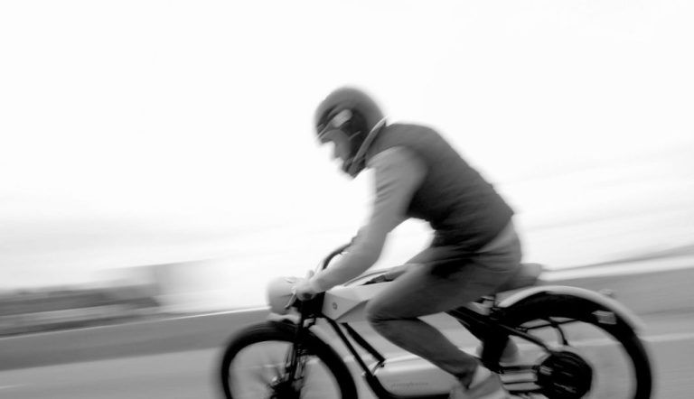 Pininfarina firma este ciclomotor eléctrico de aire retro