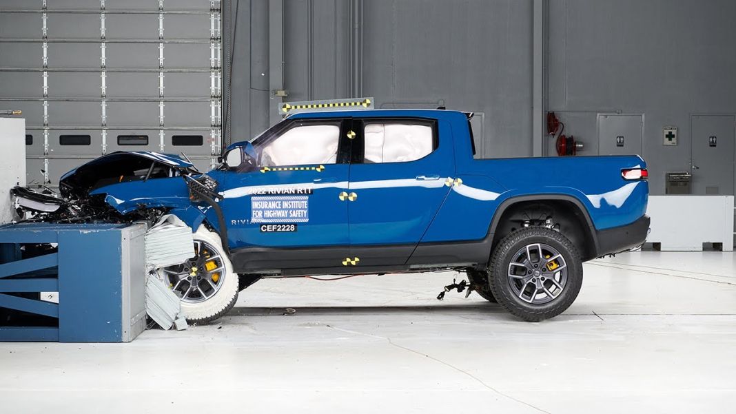 2022-rivian-r1t-iihs-crash-test Rivian R1T Crash Test IIHS. Imagen.