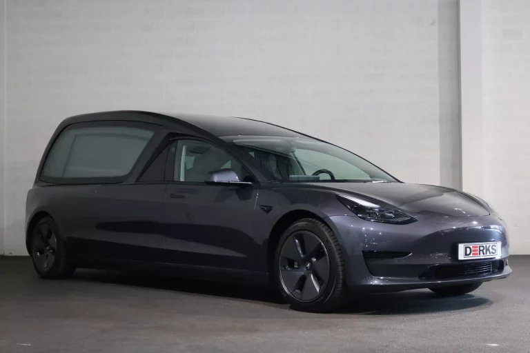 El Tesla Model 3 se prepara para ir de entierro