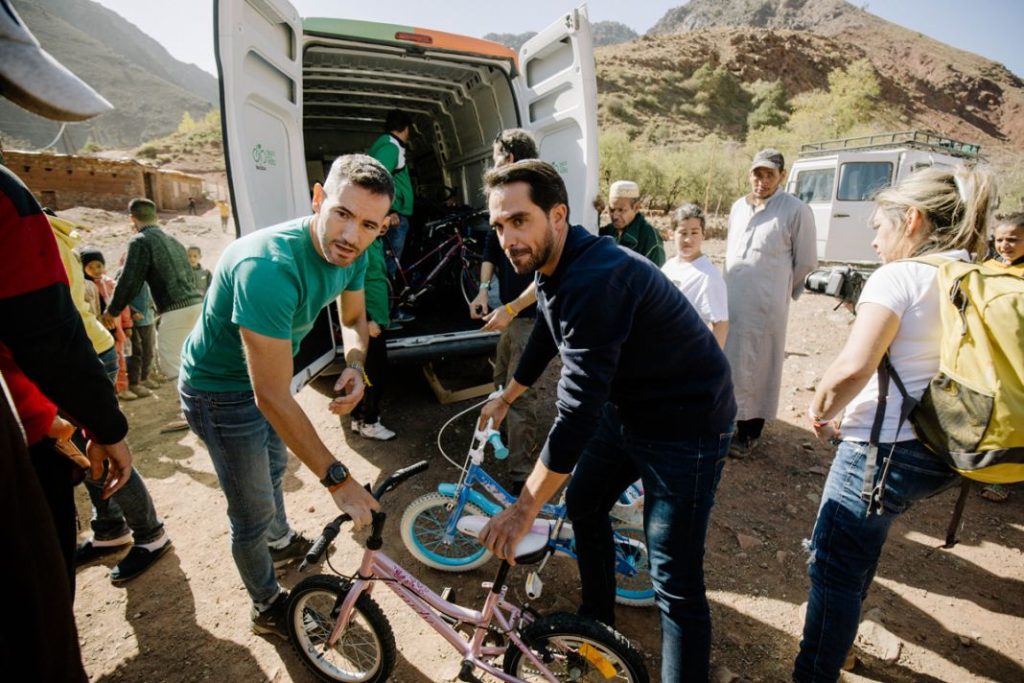 Škoda y Bicis para la Vida vuelven al desierto marroquí para cambiar la vida de los niños con la donación de bicicletas 3 Motor16 Škoda, Bicis para la vida, Alberto Contador