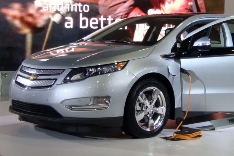 5 motivos para no comprarte un coche híbrido enchufable