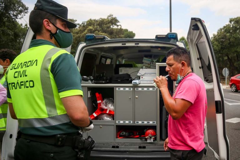 El mismo positivo por alcoholemia de la DGT con dos multas muy diferentes