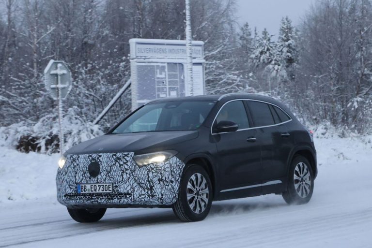 El futuro Mercedes EQA pasa frío en el norte de Europa