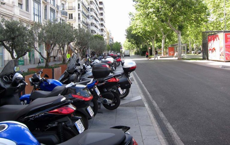 No podrás conducir tu moto de 125 con el carnet de coche porque ‘nos lo ha pedido Cataluña’