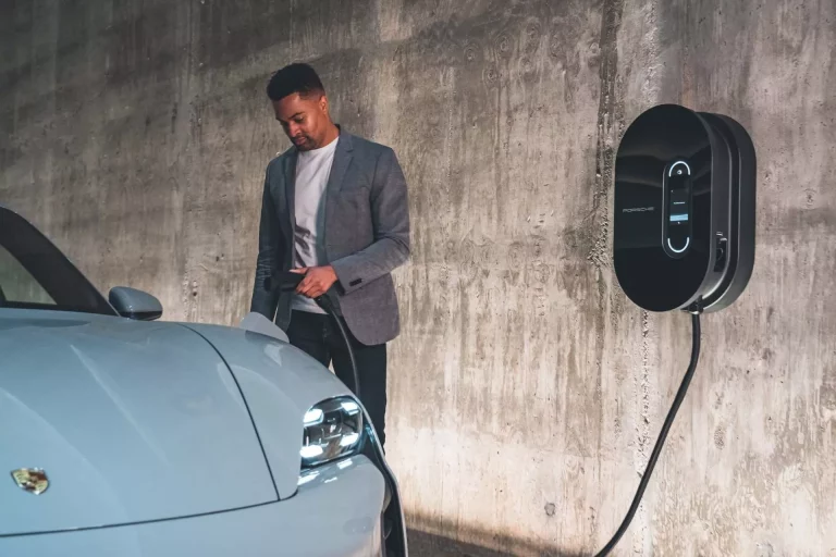Así es el cargador perfecto para tu Porsche Taycan