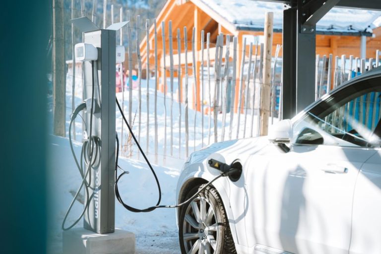 Abre la estación de carga para eléctricos más grande de los Pirineos