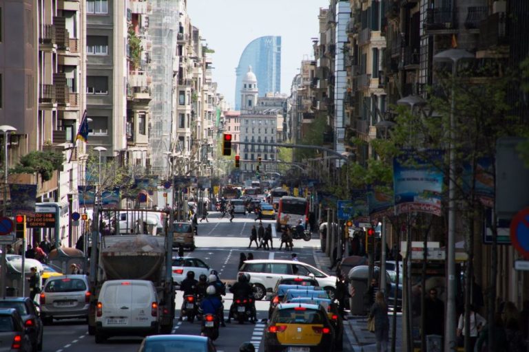 El medio de transporte que elije el 70% de los españoles para ir a trabajar