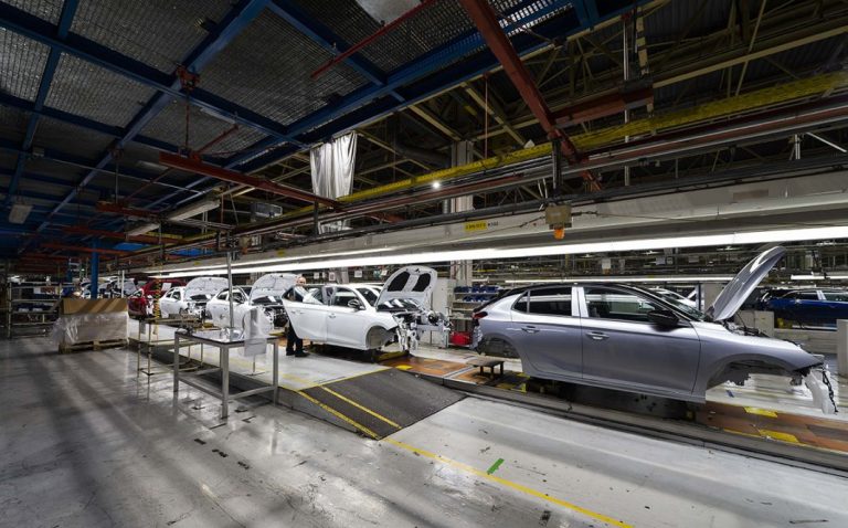 El año empieza bien (con reservas) para la producción de coches en España