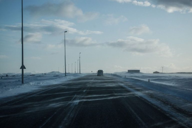 Hielo negro: ¿qué es y por qué avisa de su peligro la DGT?