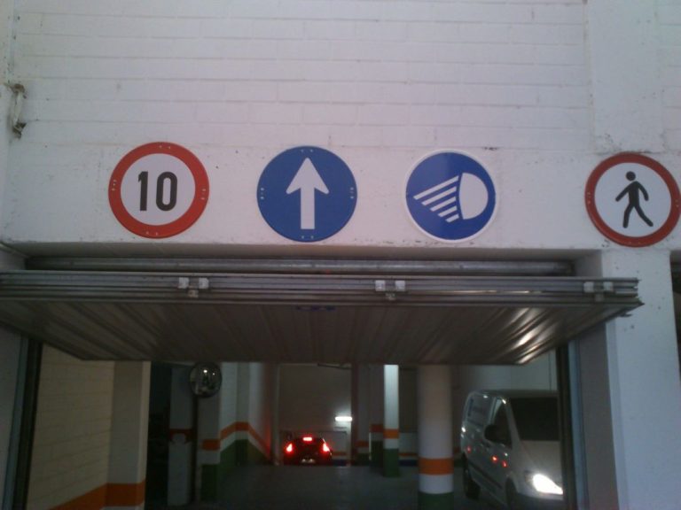 El que entra o el que sale de un garaje: ¿quién tiene preferencia?
