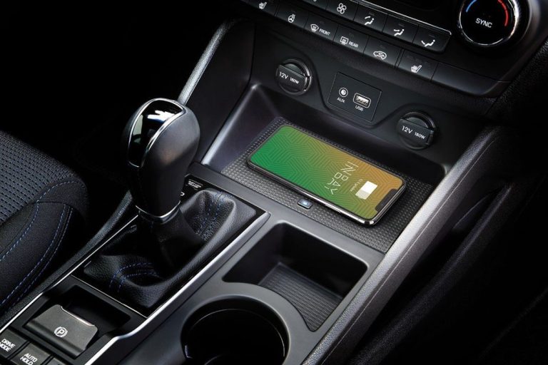 5 marcas de coches que ya tienen su propio smartphone