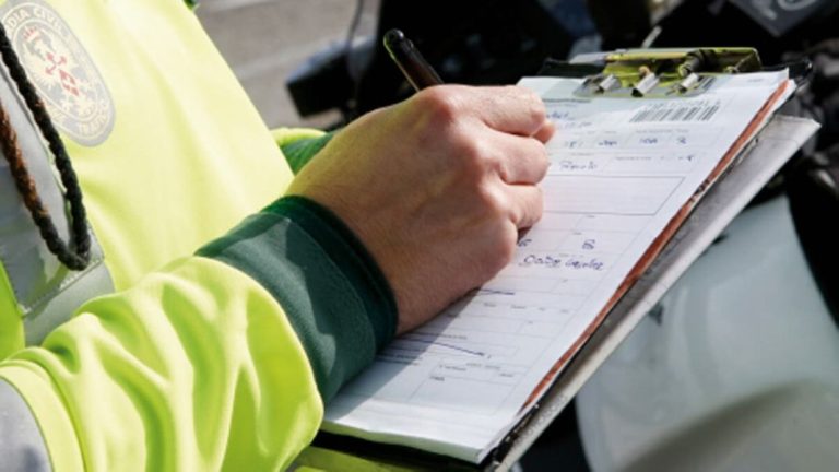 Multas de hasta 3000 euros si no llevas en tu coche alguno de estos documentos