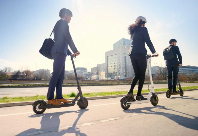 La nueva norma que va a proteger a peatones, ciclistas y patinetes en contra de los coches