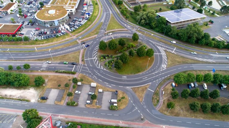 Cruce sin señalizar: ¿quién tiene preferencia?