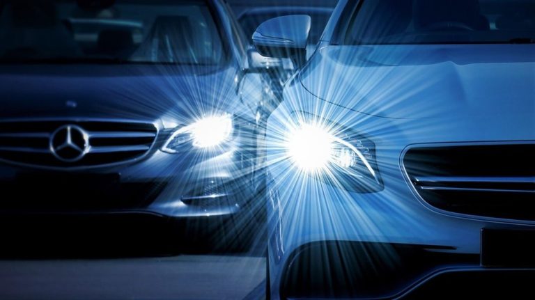Así puedes evitar una multa de 200 euros usando bien las luces en invierno