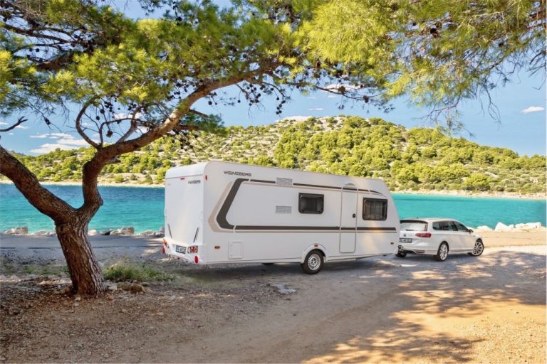 Sigue estos consejos para ahorrarte hasta 6.000 euros de multa con tu caravana