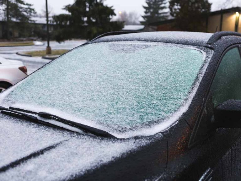 Hielo en la luna del coche: La Guardia Civil recurre a X, la antigua Twitter, para decirte como quitarlo