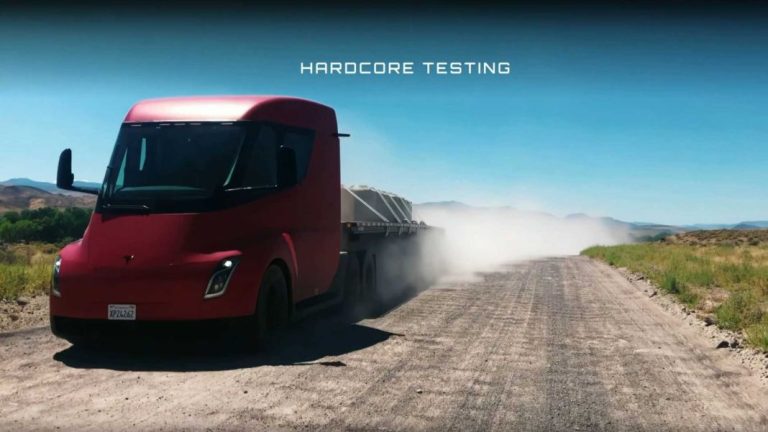 Semi Truck, así es la bestia salvaje de Tesla con tres motores