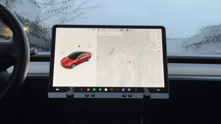 Tesla Model 3 y Tesla Model Y: ahora tienen botones físicos
