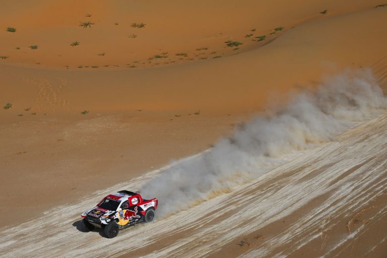 El ‘paseo militar’ de Al-Attiyah en el Dakar