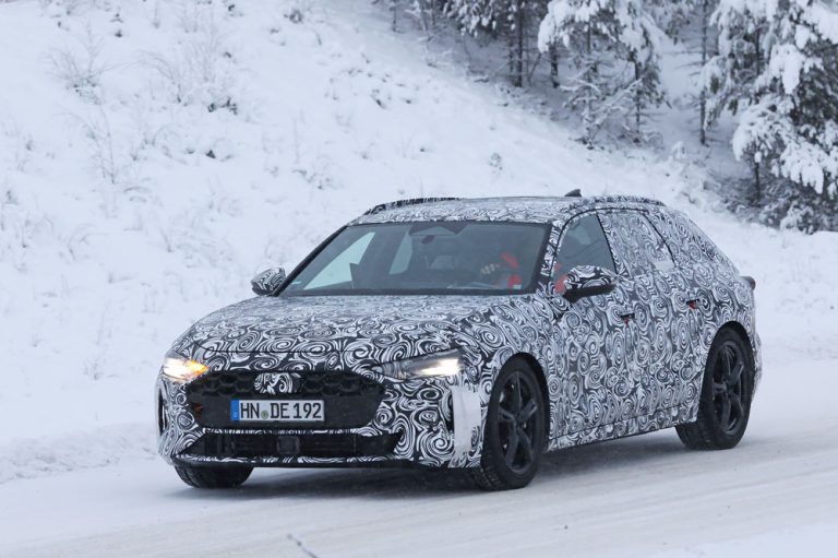 El nuevo Audi S4 hace alarde de sus cuatro escapes