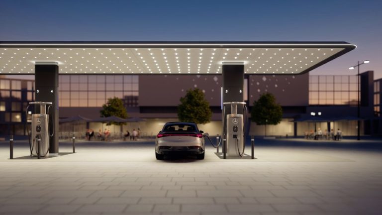 4 supermercados donde hacer la compra para Nochevieja y de paso, cargar tu coche eléctrico