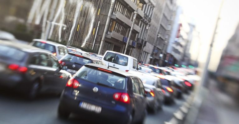 33,8 millones: la cifra de vehículos que hay en circulación en España