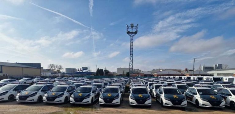 El motivo por el que los coches eléctricos de la Guardia Civil están aparcados