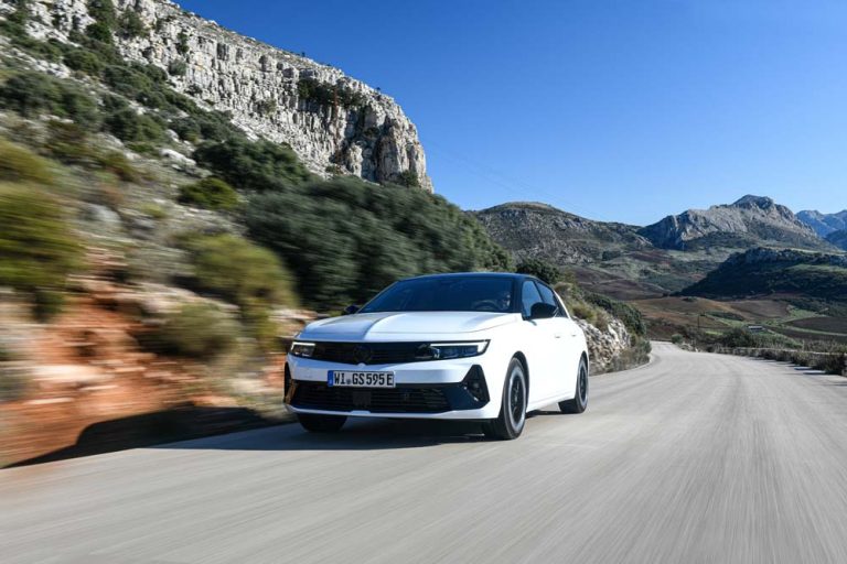 Opel Astra GSe y Opel Grandland GSe. Primera prueba